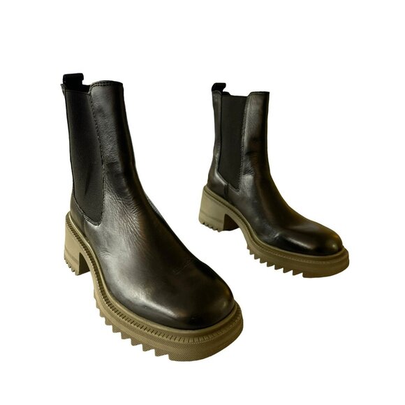 Vince Camuto Chunky Block Heel Gum Sole Combat Chelsea Ankle Boots Sz 8.5 NEW - Picture 1 of 8